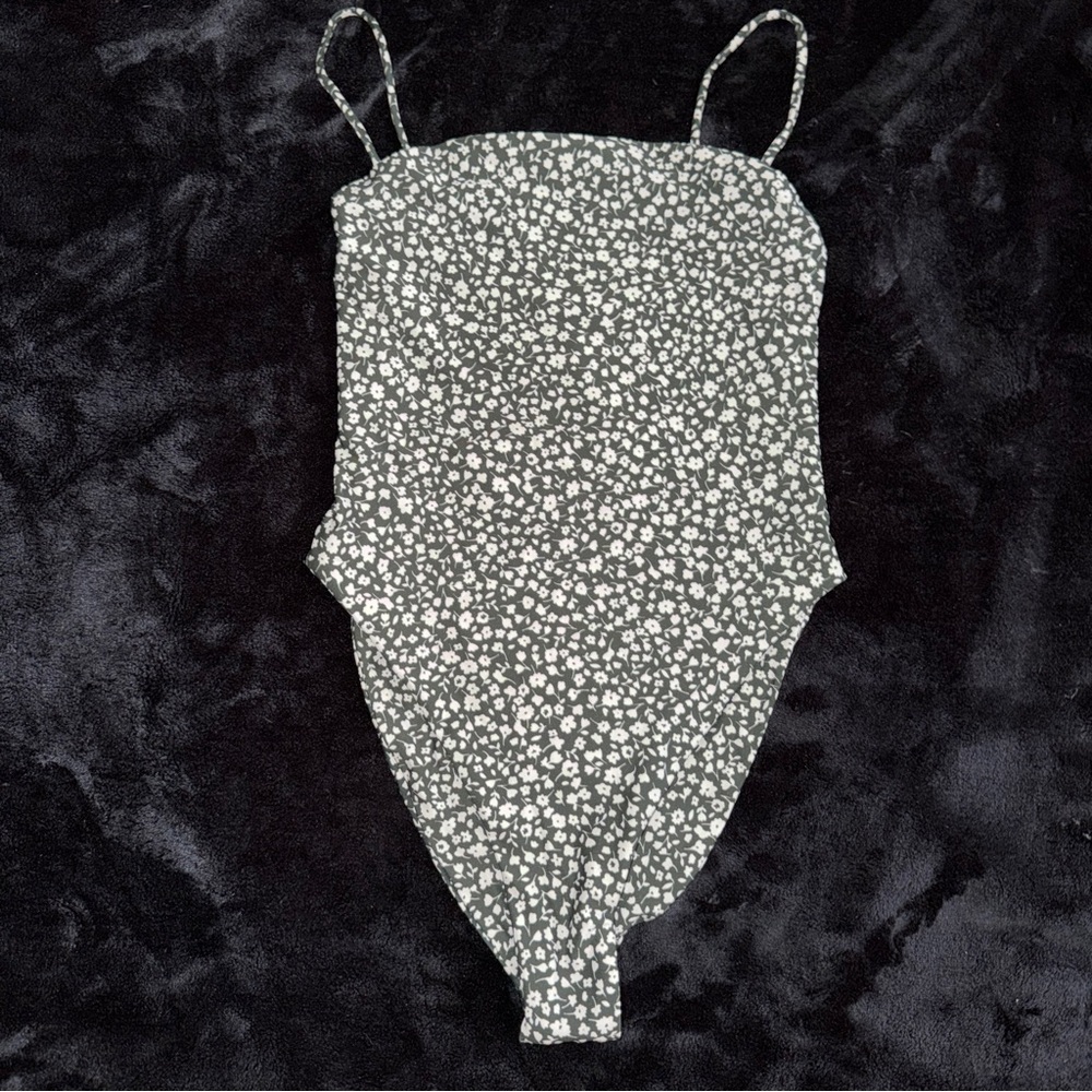 NWOT Stone Fox Swim Small Forest Daisy Shanti One Piece